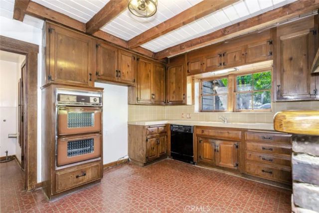 3853 Eureka Drive, Studio City, CA 91604