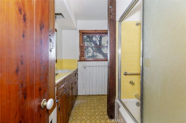 3853 Eureka Drive, Studio City, CA 91604