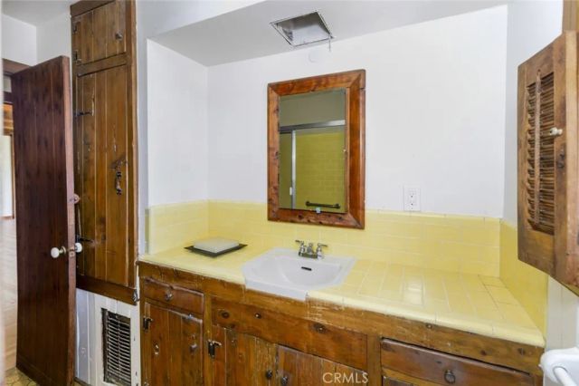 3853 Eureka Drive, Studio City, CA 91604