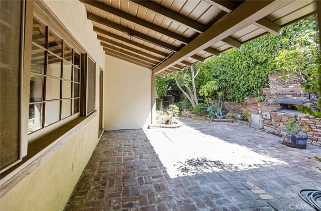 3853 Eureka Drive, Studio City, CA 91604