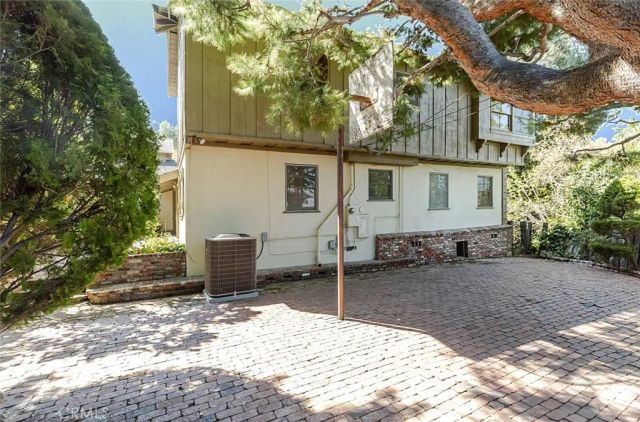 3853 Eureka Drive, Studio City, CA 91604