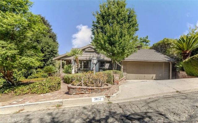 3853 Eureka Drive, Studio City, CA 91604