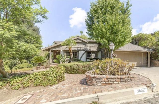 3853 Eureka Drive, Studio City, CA 91604