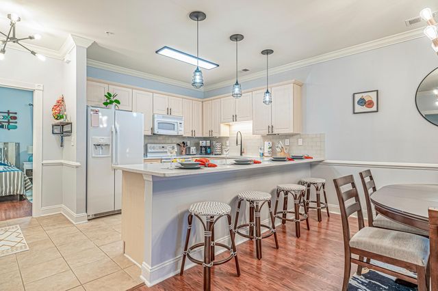 4869 Luster Leaf Cir Apt 302, Myrtle Beach, SC 29577