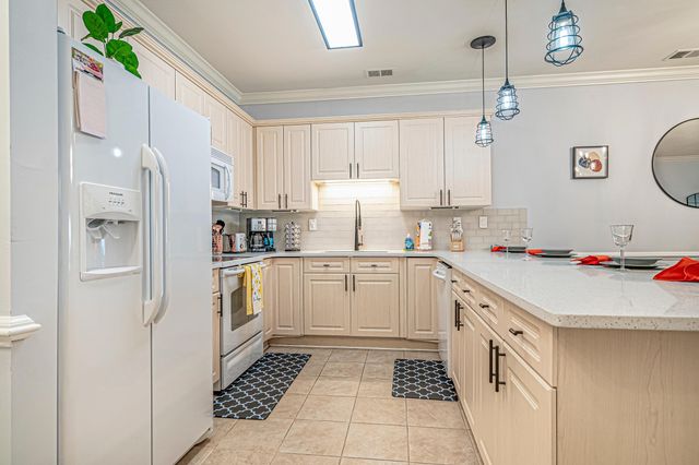 4869 Luster Leaf Cir Apt 302, Myrtle Beach, SC 29577