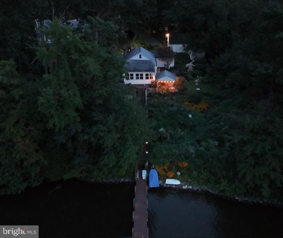 7720 W SHORE RD, Pasadena, MD 21122