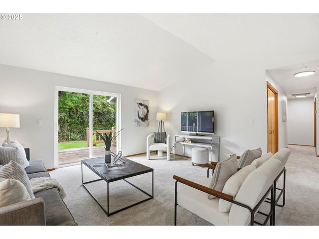 5655 PALISADES Dr, Lincoln City, OR 97367