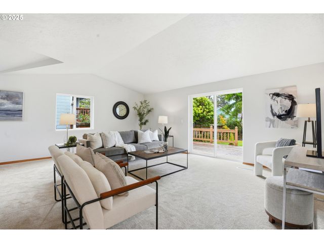 5655 PALISADES Dr, Lincoln City, OR 97367