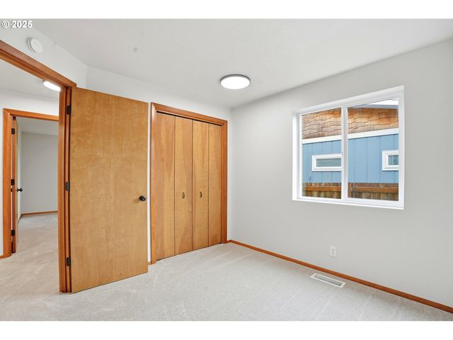 5655 PALISADES Dr, Lincoln City, OR 97367