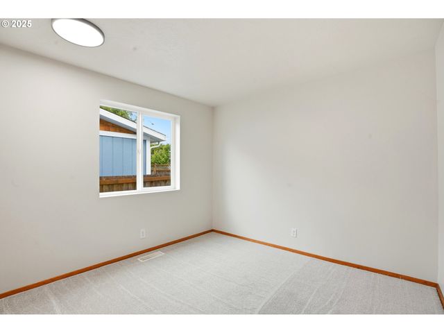 5655 PALISADES Dr, Lincoln City, OR 97367