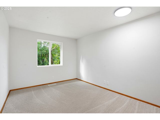 5655 PALISADES Dr, Lincoln City, OR 97367