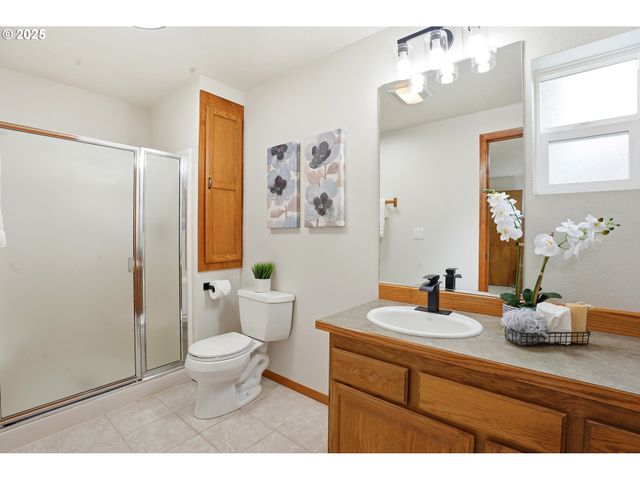 5655 PALISADES Dr, Lincoln City, OR 97367