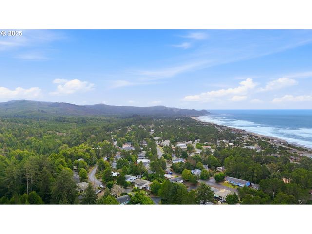 5655 PALISADES Dr, Lincoln City, OR 97367