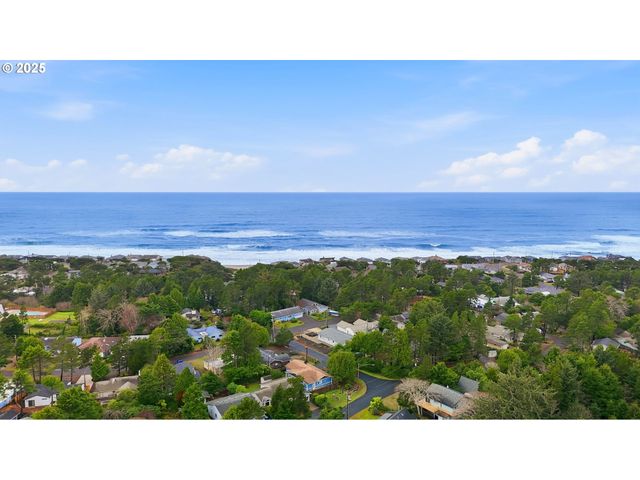 5655 PALISADES Dr, Lincoln City, OR 97367