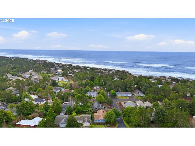 5655 PALISADES Dr, Lincoln City, OR 97367