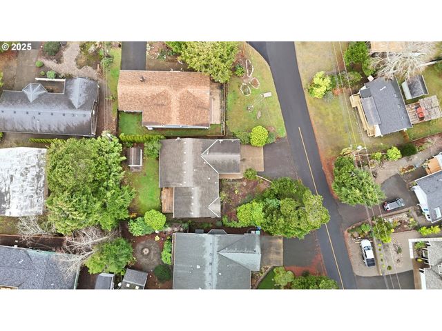 5655 PALISADES Dr, Lincoln City, OR 97367