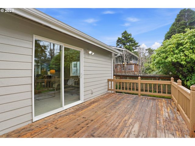 5655 PALISADES Dr, Lincoln City, OR 97367