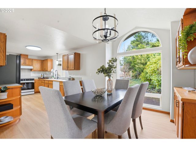 5655 PALISADES Dr, Lincoln City, OR 97367