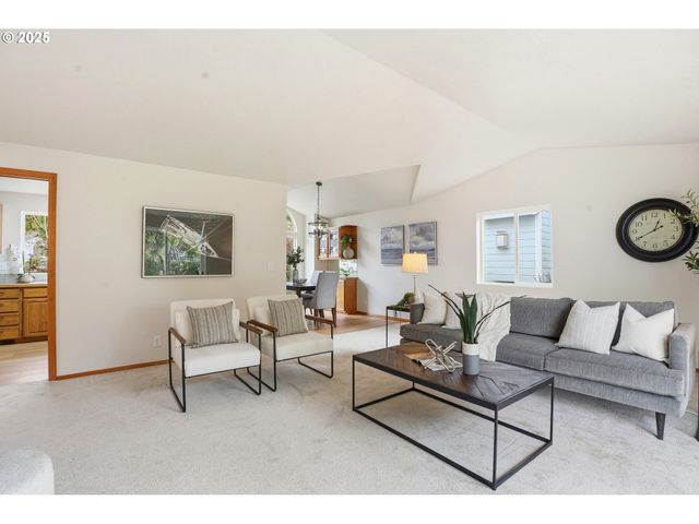 5655 PALISADES Dr, Lincoln City, OR 97367