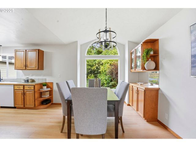 5655 PALISADES Dr, Lincoln City, OR 97367