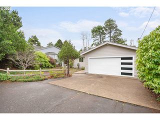 5655 PALISADES Dr, Lincoln City, OR 97367