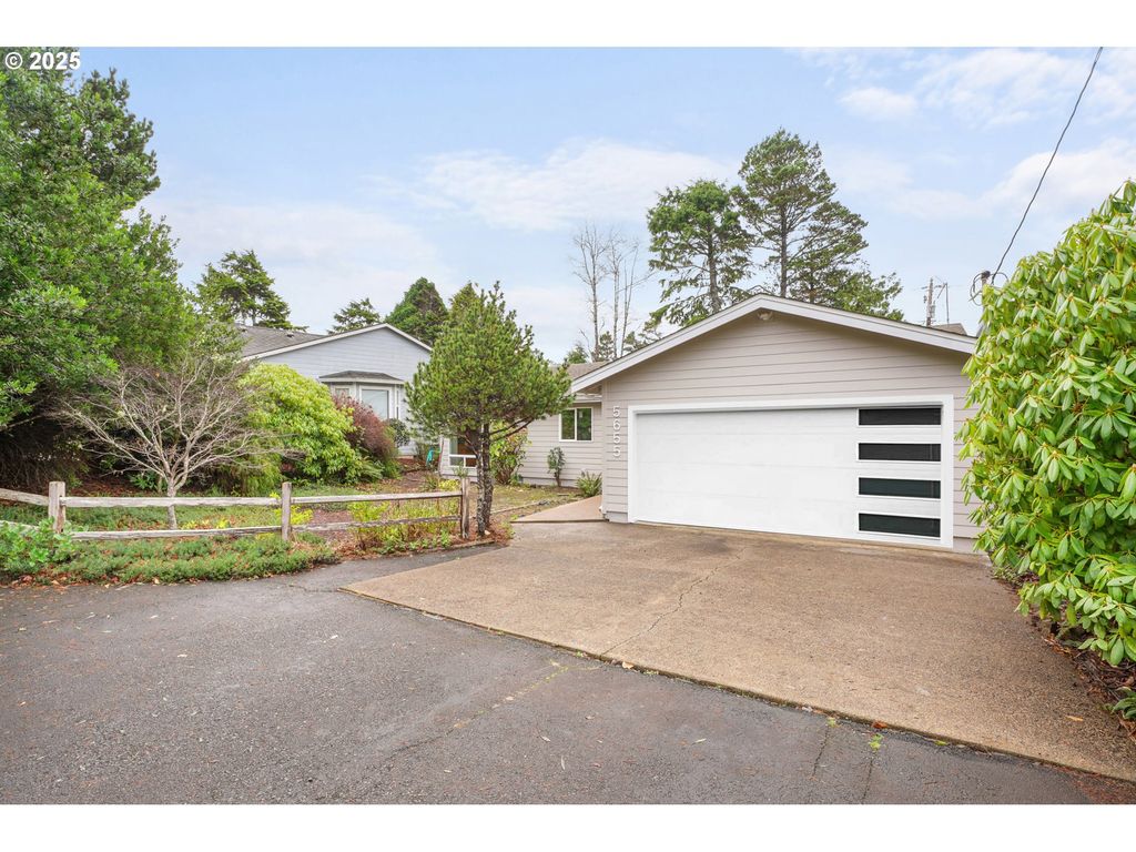 5655 PALISADES Dr, Lincoln City, OR 97367