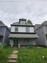 530 New Castle St, City Of But Sw, PA 16001