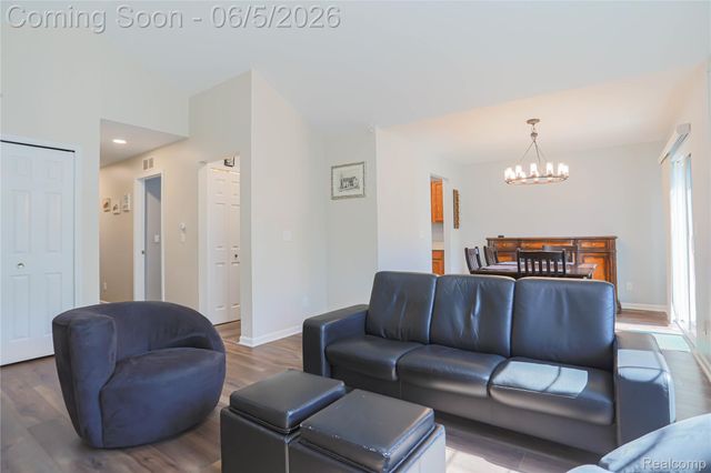 1859 Flagstone Circle, Rochester, MI 48307