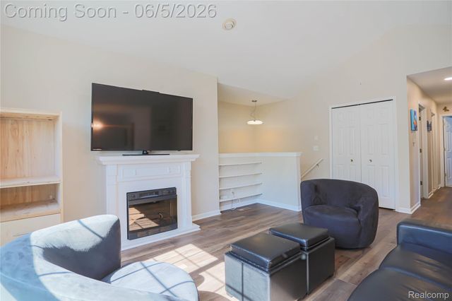 1859 Flagstone Circle, Rochester, MI 48307