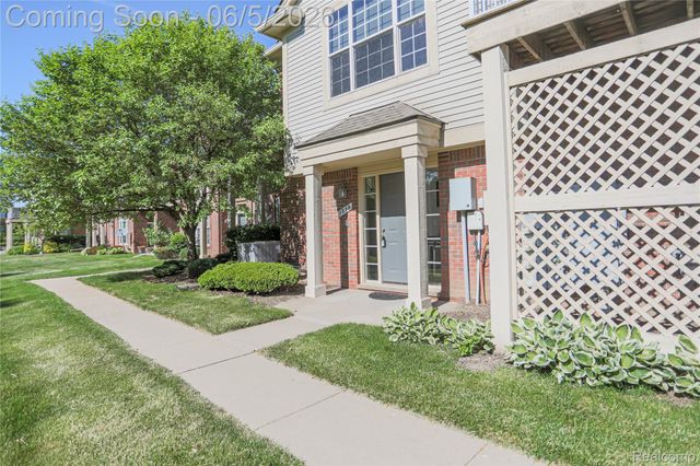 1859 Flagstone Circle, Rochester, MI 48307