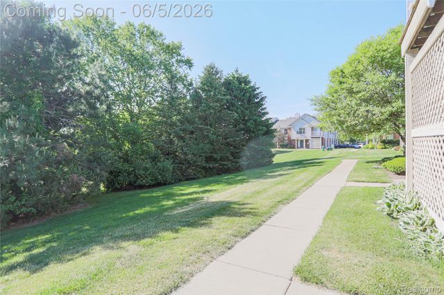 1859 Flagstone Circle, Rochester, MI 48307