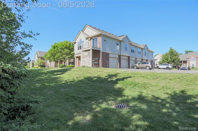 1859 Flagstone Circle, Rochester, MI 48307