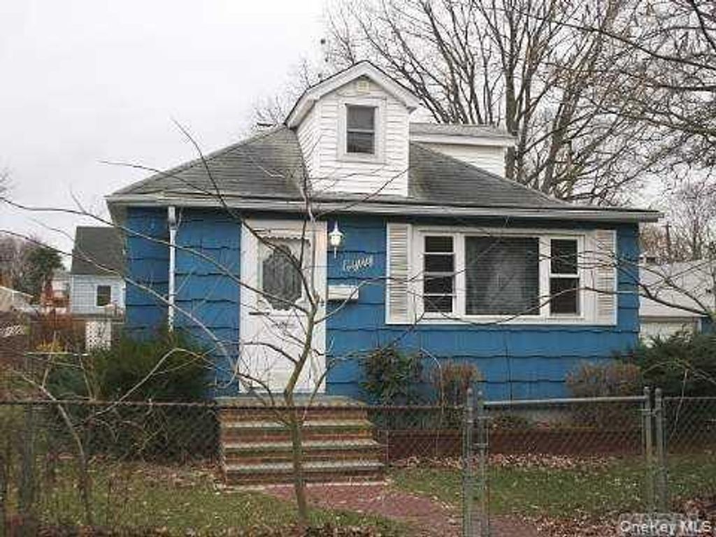 80 Claremont Avenue, West Babylon, NY 11704 — exterior