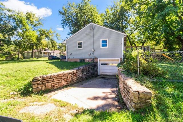 1422 N Spring Street, Independence, MO 64050