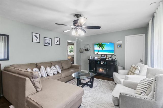 1422 N Spring Street, Independence, MO 64050