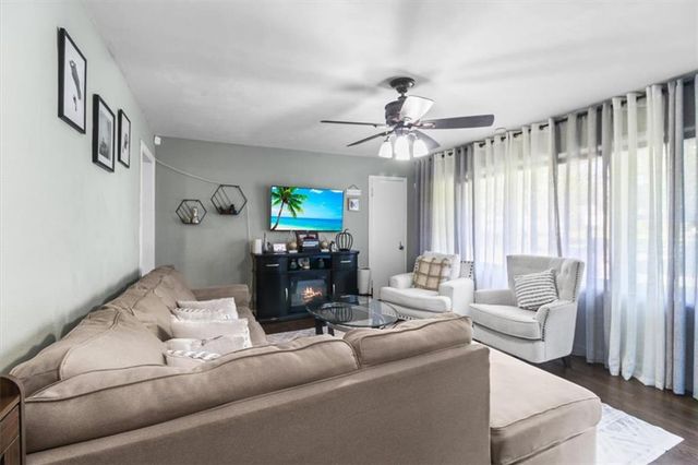 1422 N Spring Street, Independence, MO 64050