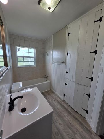 615 Fm 1466, Coupland, TX 78615