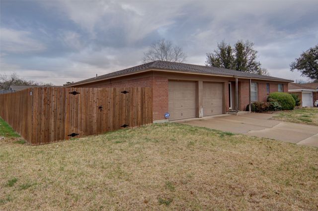 6601 Westrock Drive, Fort Worth, TX 76133