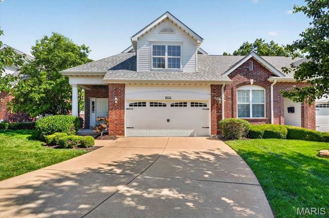 8931 Hilltop Manor Drive, St Louis, MO 63132