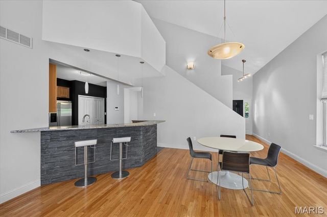8931 Hilltop Manor Drive, St Louis, MO 63132