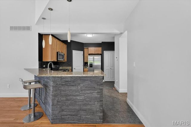 8931 Hilltop Manor Drive, St Louis, MO 63132