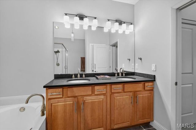 8931 Hilltop Manor Drive, St Louis, MO 63132