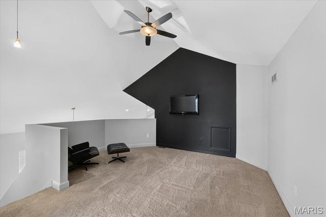 8931 Hilltop Manor Drive, St Louis, MO 63132