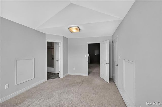 8931 Hilltop Manor Drive, St Louis, MO 63132
