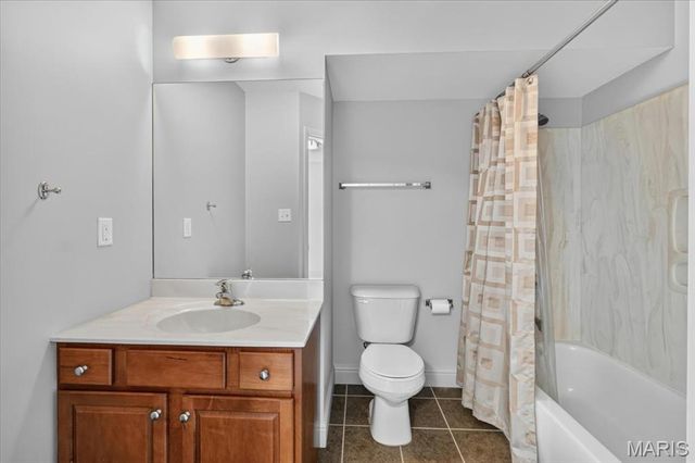 8931 Hilltop Manor Drive, St Louis, MO 63132