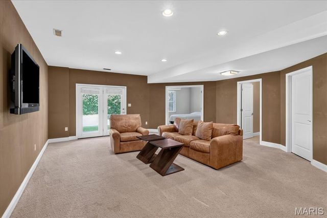 8931 Hilltop Manor Drive, St Louis, MO 63132