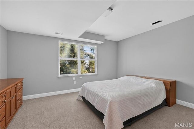 8931 Hilltop Manor Drive, St Louis, MO 63132