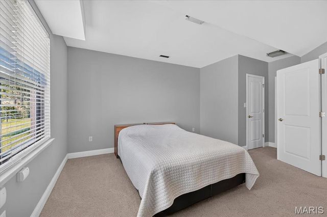 8931 Hilltop Manor Drive, St Louis, MO 63132