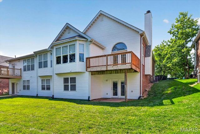 8931 Hilltop Manor Drive, St Louis, MO 63132