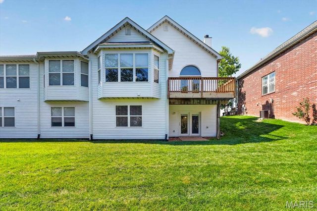 8931 Hilltop Manor Drive, St Louis, MO 63132